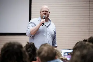 Darren from Rejoice gives a talk at Osterforum 2025.