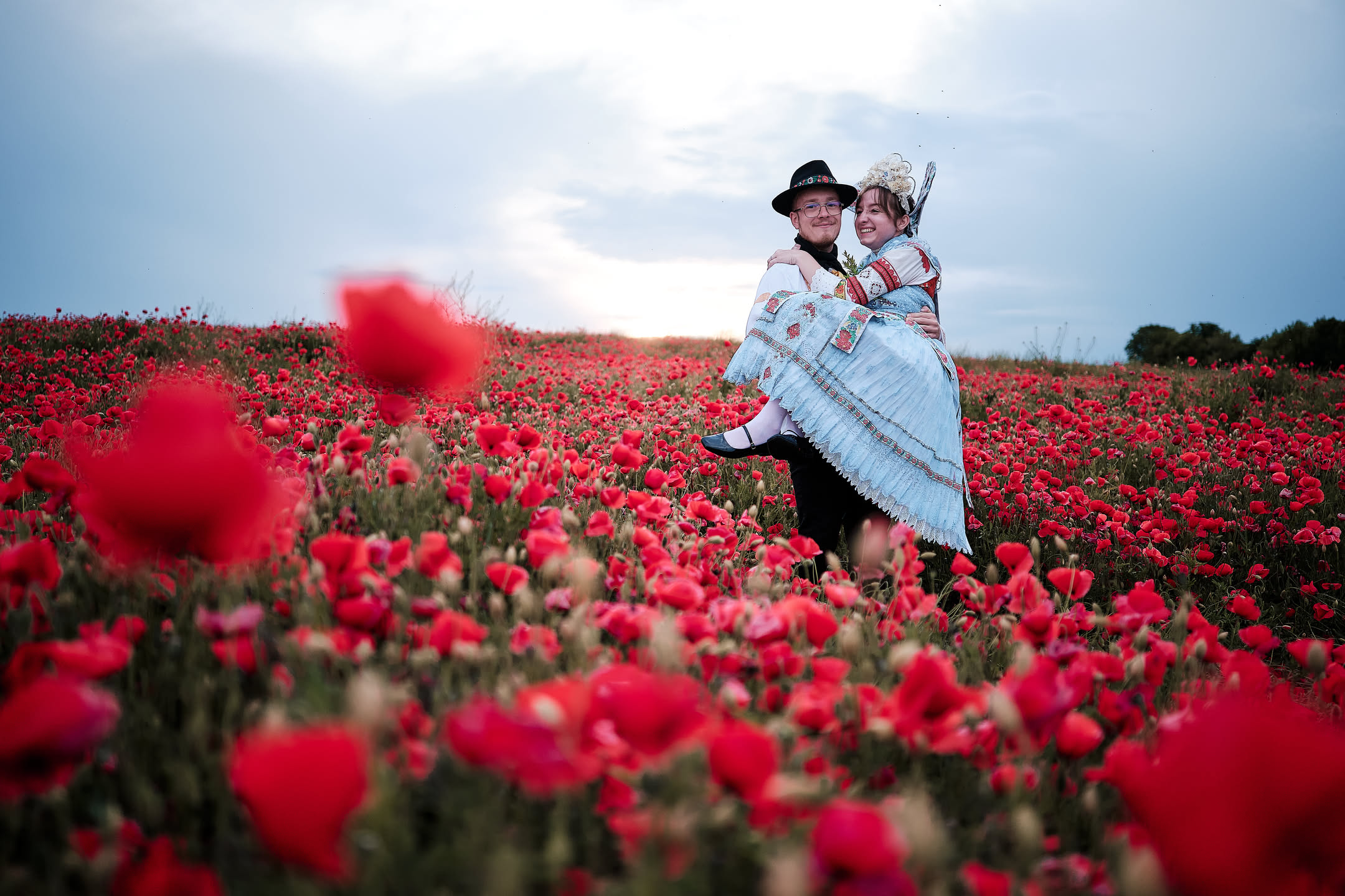 Couple photoshoot in poppy field