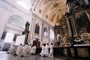 Saint Anna Basilica interior during the Easter Sunday service at Osterforum 2025.